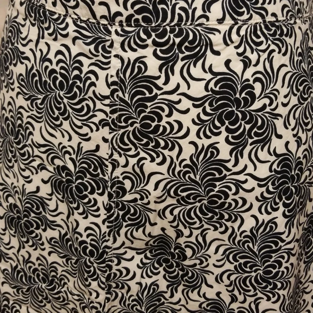 SOLD SOLD E ⭐️ NWT Gap floral print skirt - Picture 2 of 6